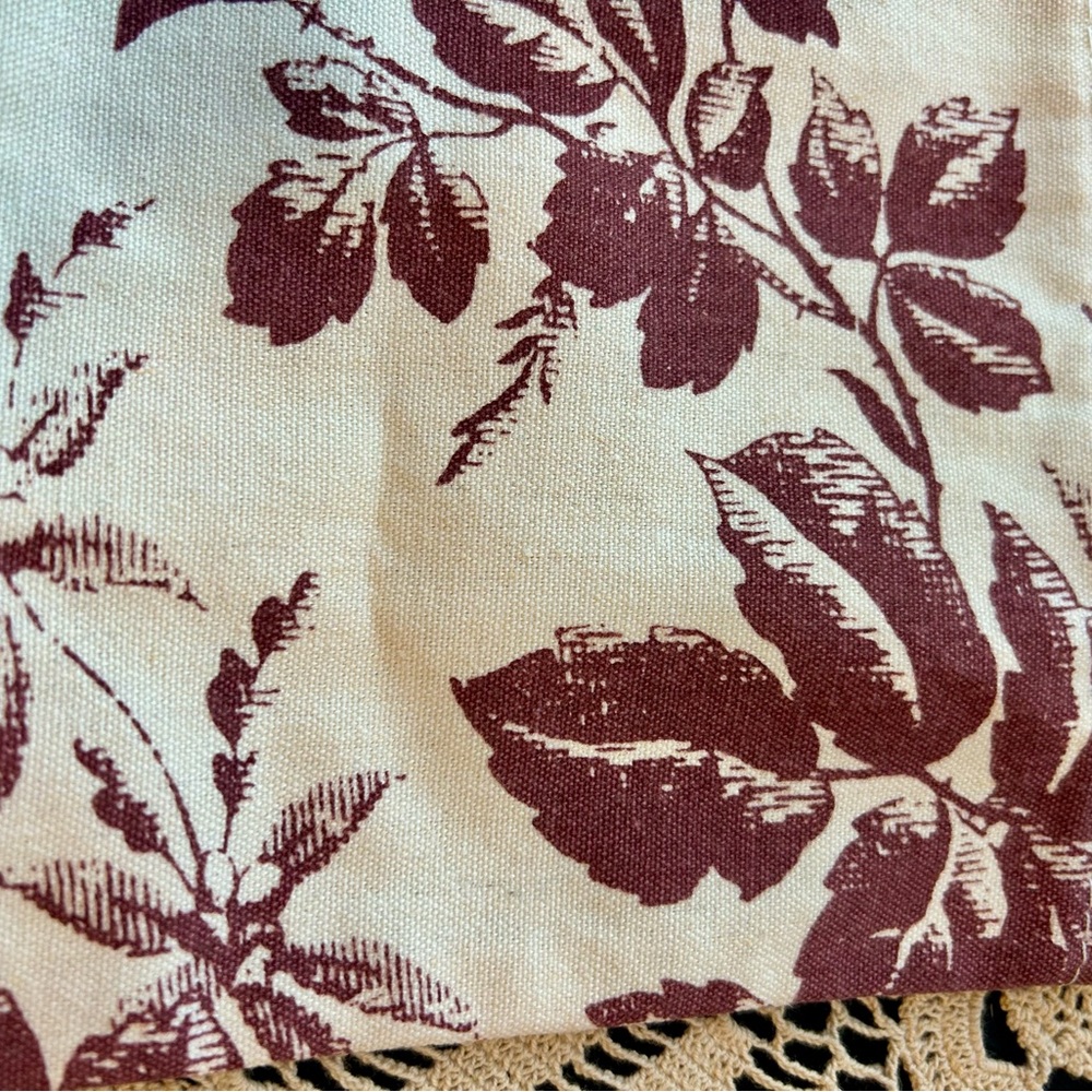 Gucci Beauty Cream and Burgundy Floral Tote - GWP - Picture 3 of 5